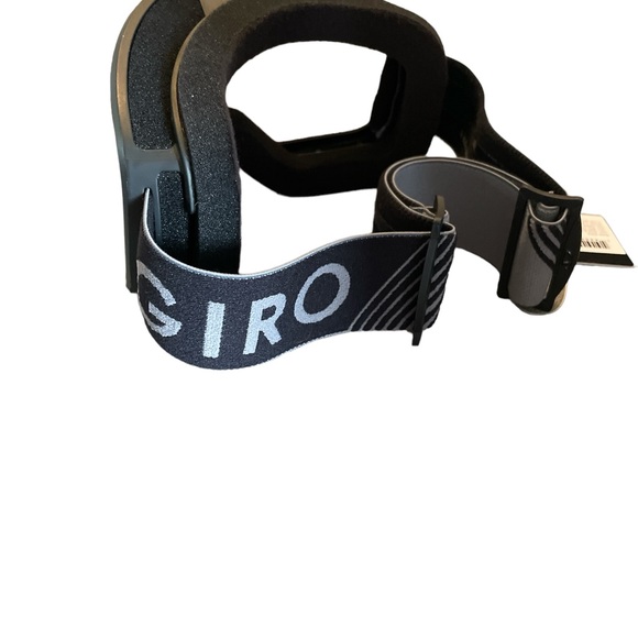 SKI goggles ❄️ GIRO ❄️ Black❄️ Adult size ❄️ NWT ❄️ box and dust bag included - Picture 2 of 4